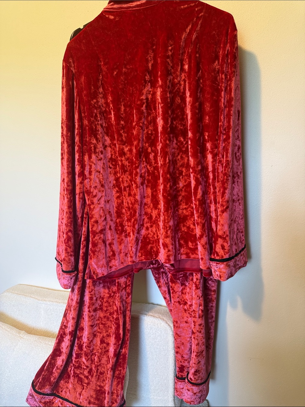sofia vergara intimates pjs Crushed Velvet Two-Piece Pajama Set - Red - Picture 4 of 7